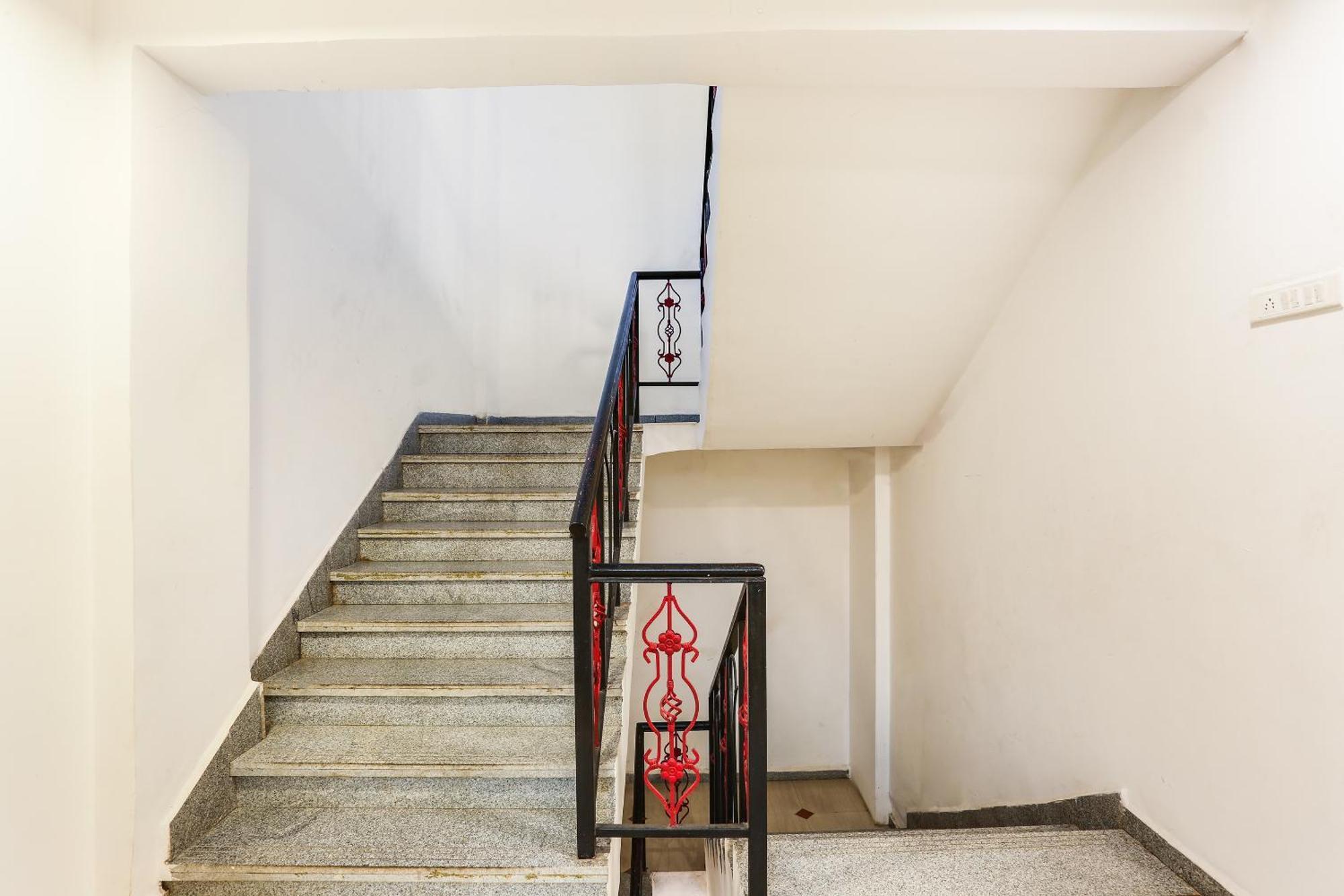 Capital O Arsh Executive Inn 孟买 外观 照片